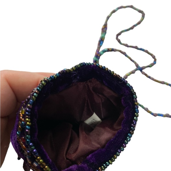 Vintage hand-beaded velvet purse. Purple. EUC - Picture 3 of 6